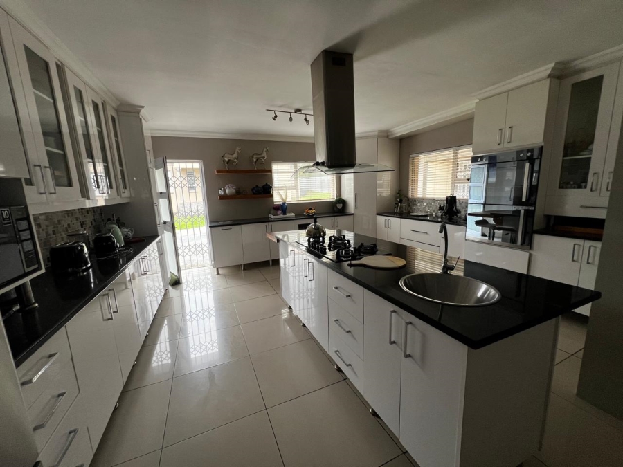 8 Bedroom Property for Sale in Abbotsford Eastern Cape